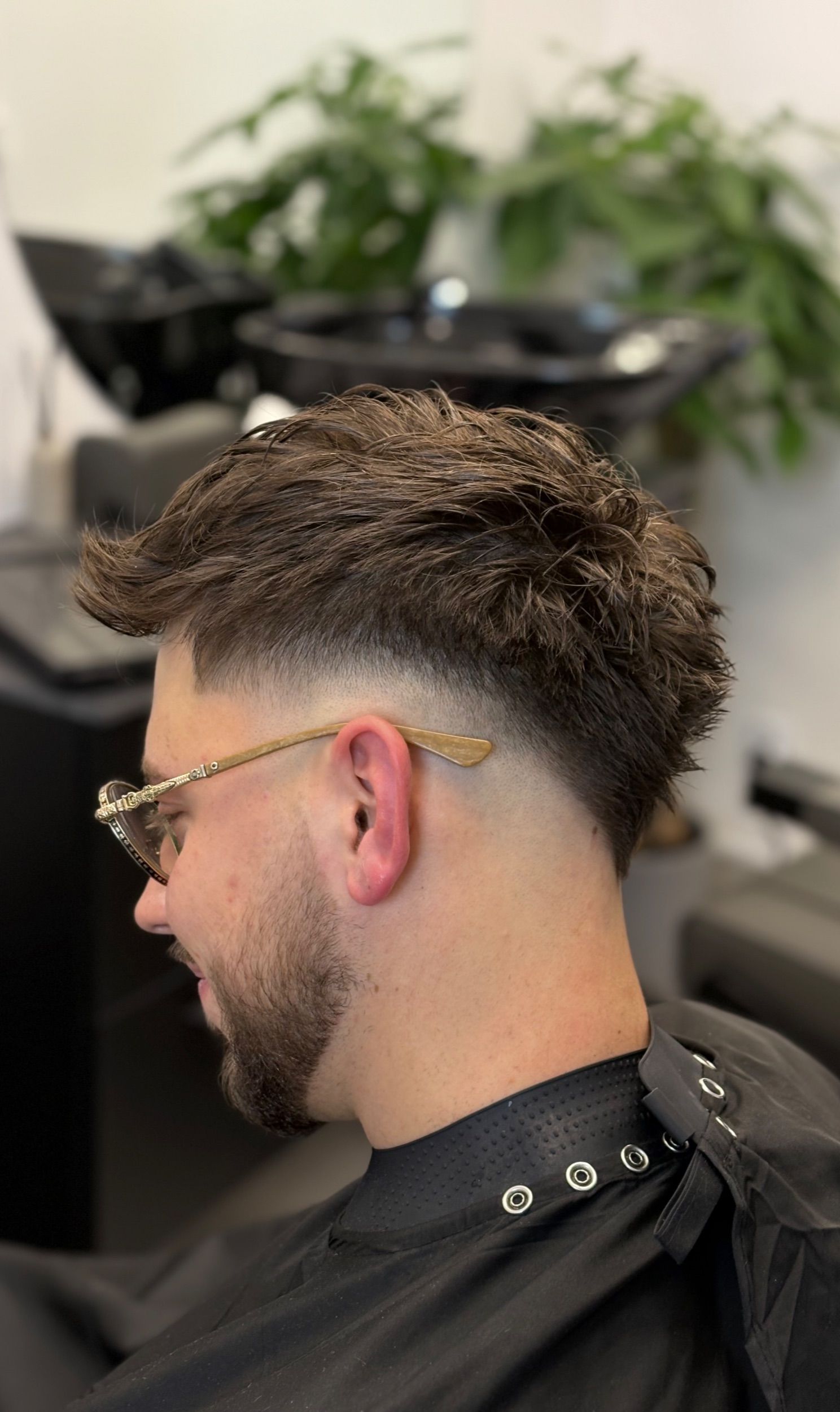 Teksturowana góra z fade i brodą - Handmade Barbershop